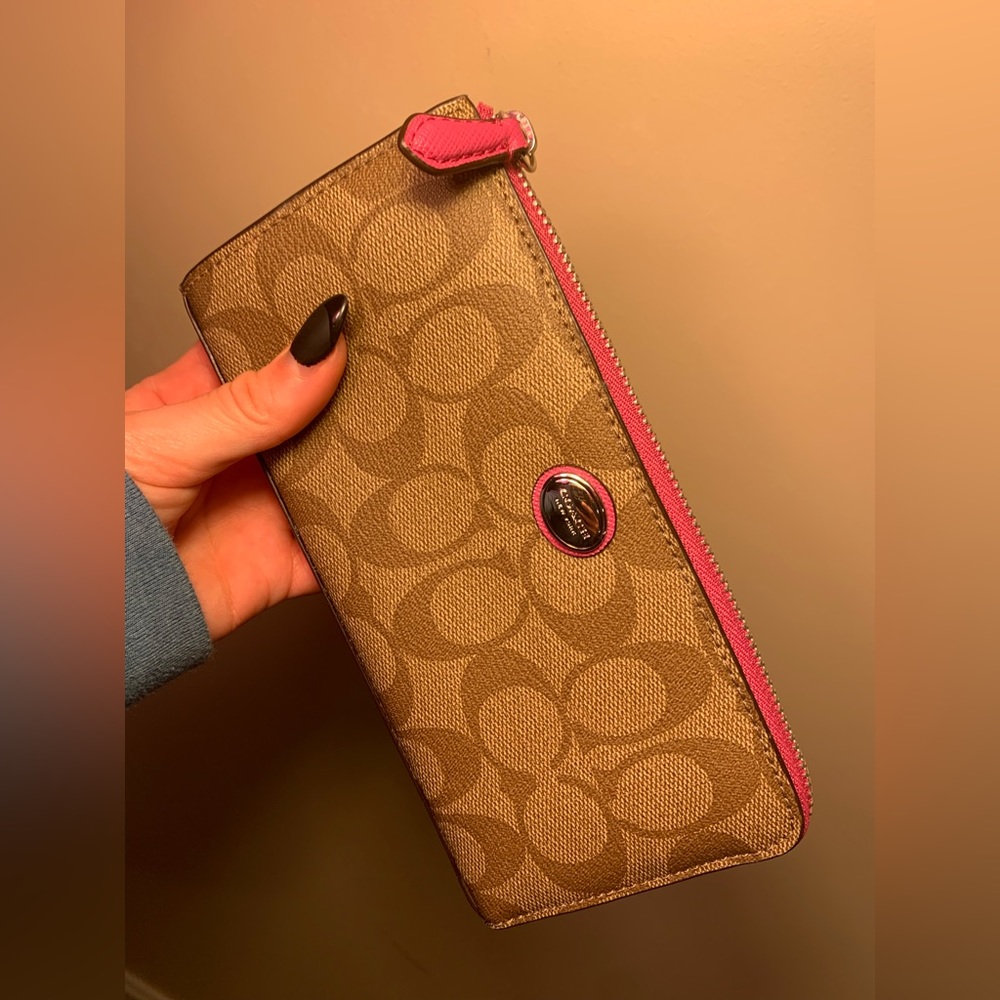 Coach clutch tan and pink
